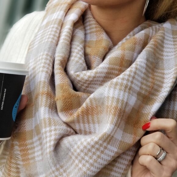 Neutral color combo blanket scarf - Picture 4 of 8